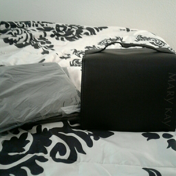 Mary kay travel Makeup bag - Picture 1 of 4
